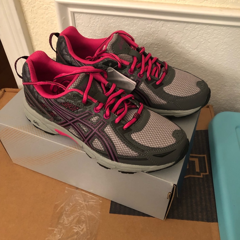 ASICS gel-venture tennis shoes NWT